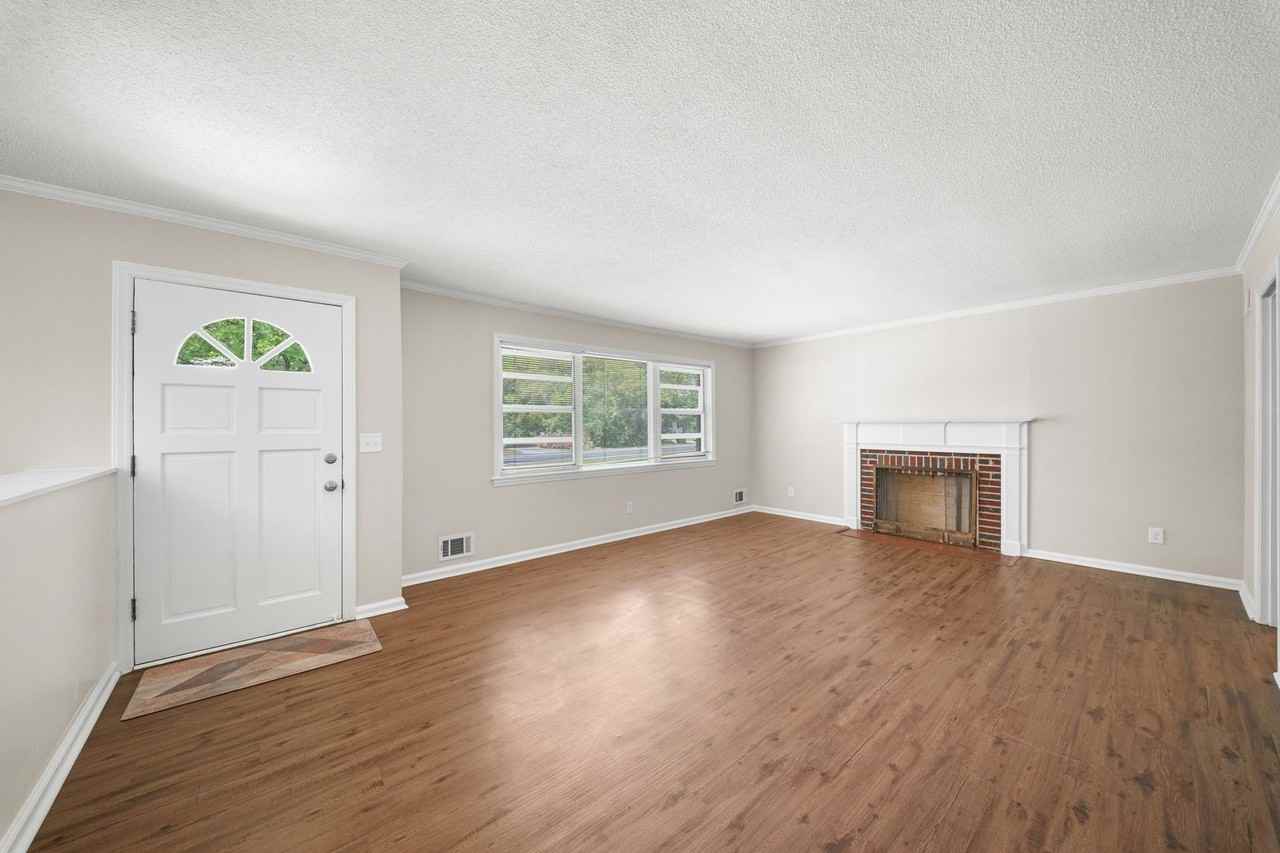 409 Granade St - Photo 2 of 21