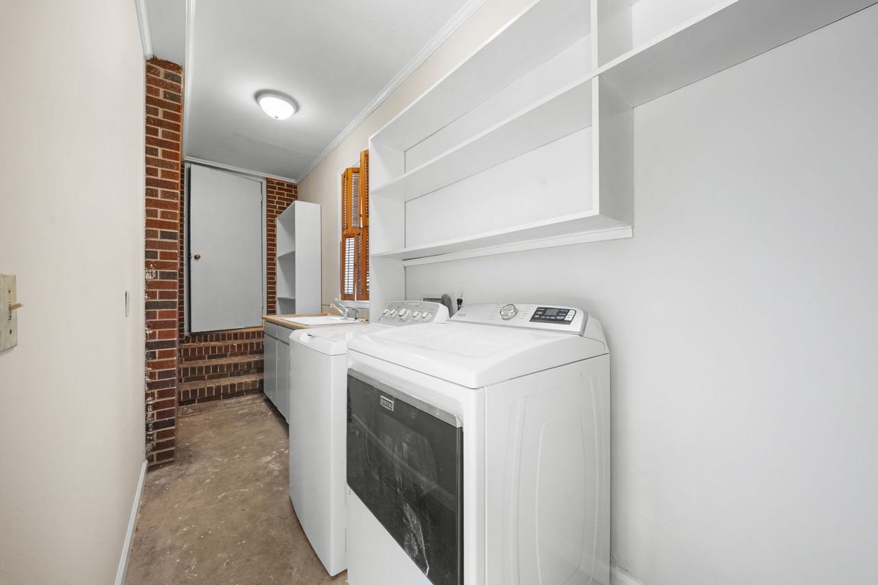 409 Granade St - Photo 4 of 21