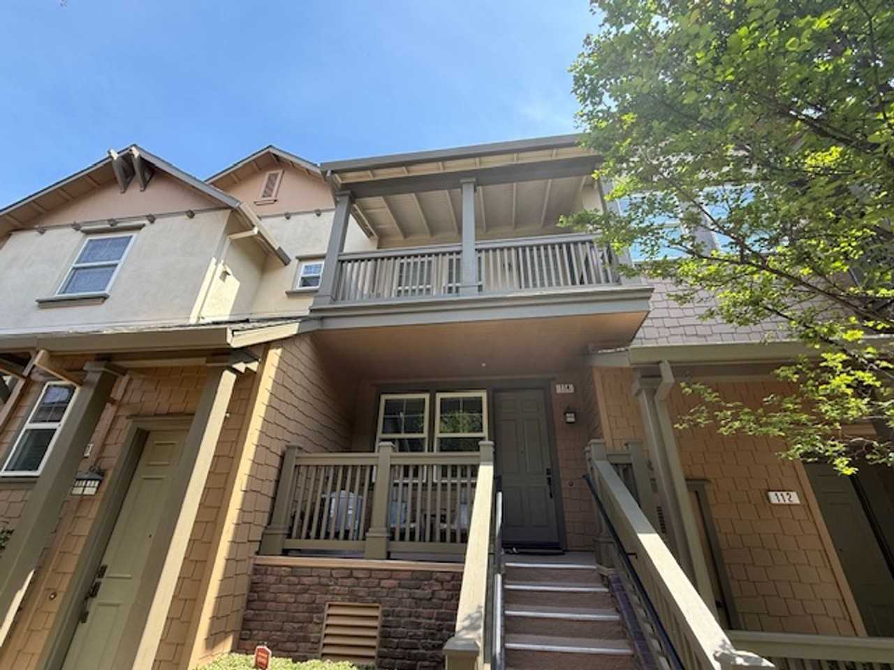 168 Gillette Pl - Photo 2 of 13