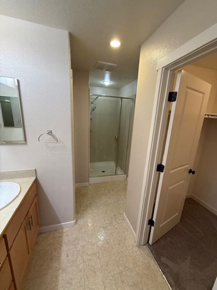 168 Gillette Pl - Photo 7 of 13