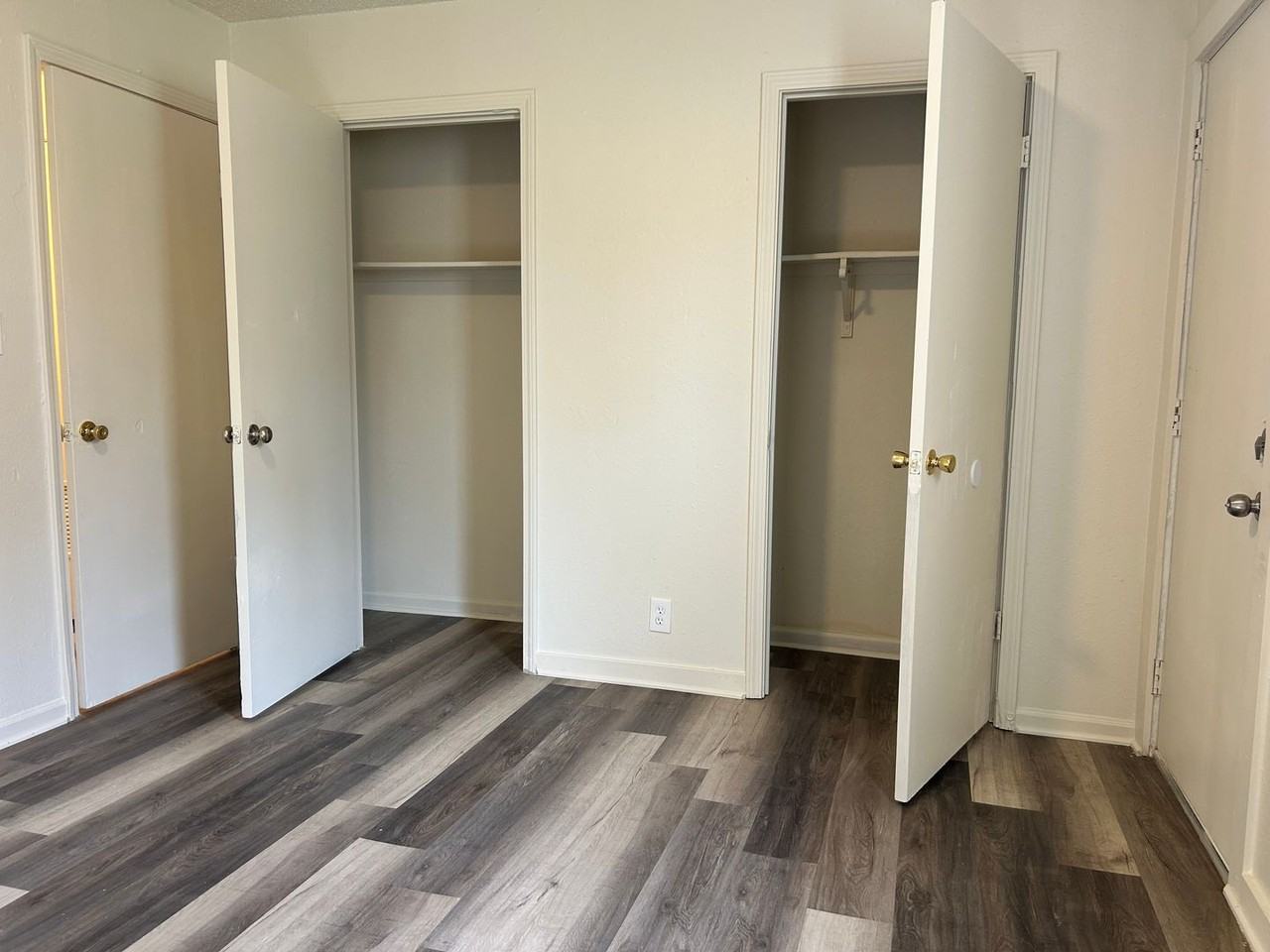 708 W 10th St #C - Photo 6 of 8