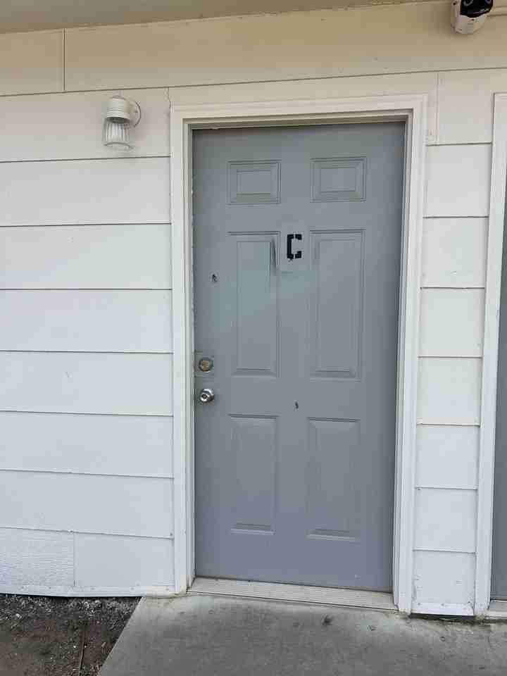 708 W 10th St #C - Photo 7 of 8