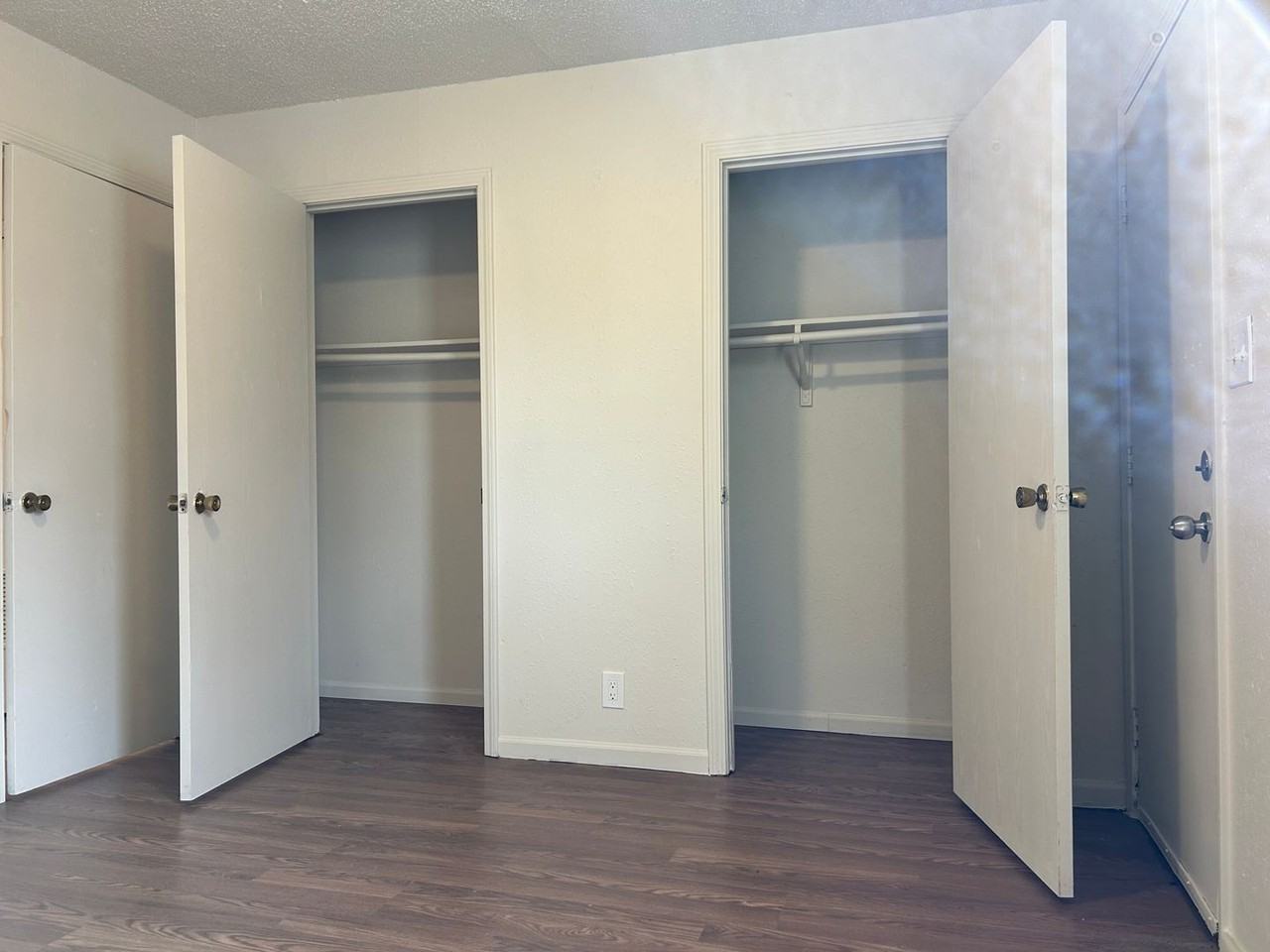 708 W 10th St #E - Photo 6 of 8