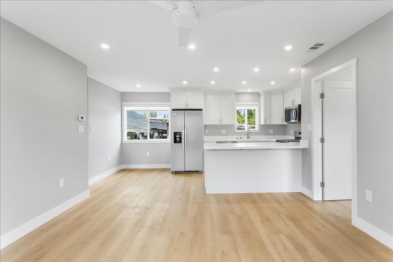 1832 9th St #A - Photo 4 of 17