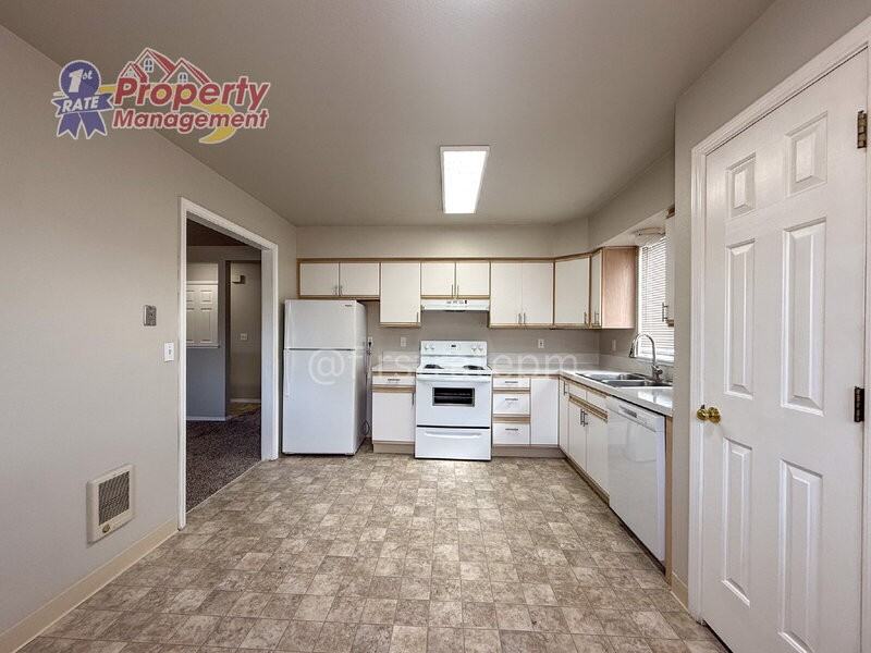 5651 W Dorian Ln - Photo 6 of 21