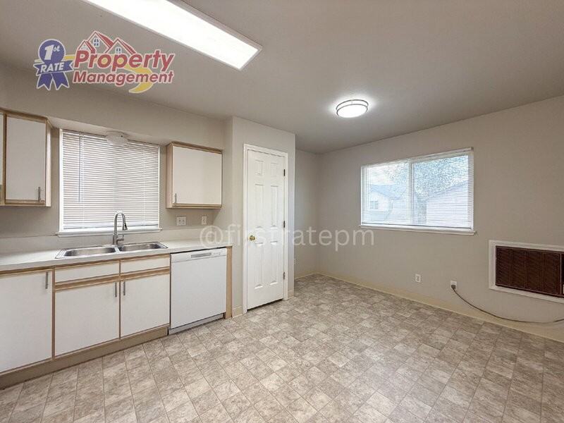 5651 W Dorian Ln - Photo 7 of 21