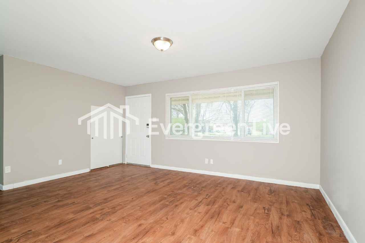 1220 S Waterford Dr - Photo 4 of 15