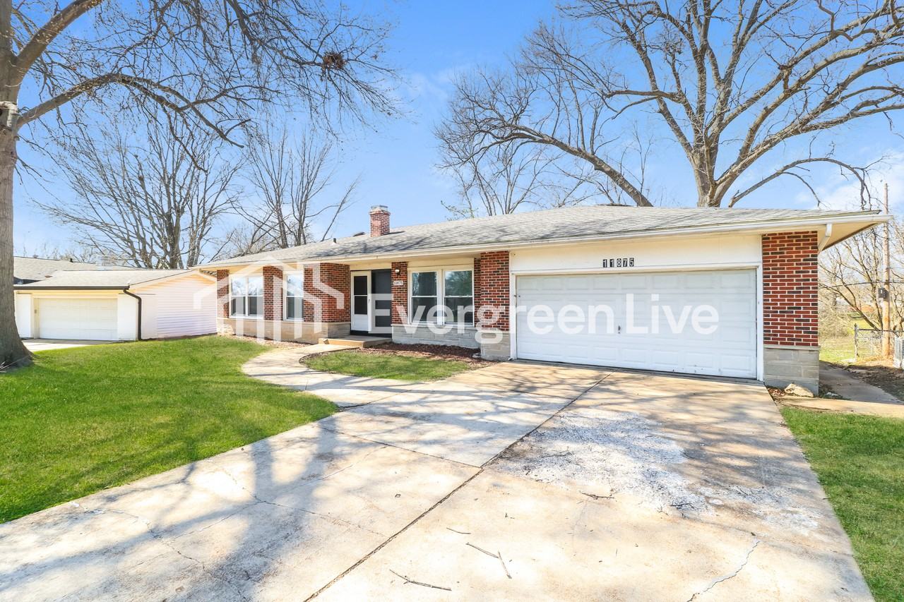 11875 Hidden Lake Dr - Photo 2 of 15