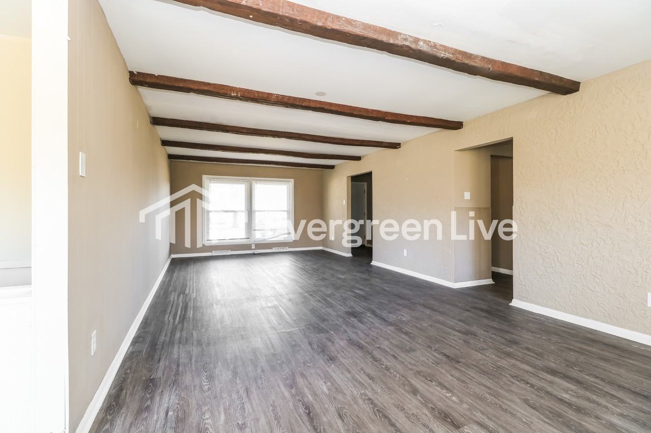 11875 Hidden Lake Dr - Photo 4 of 15