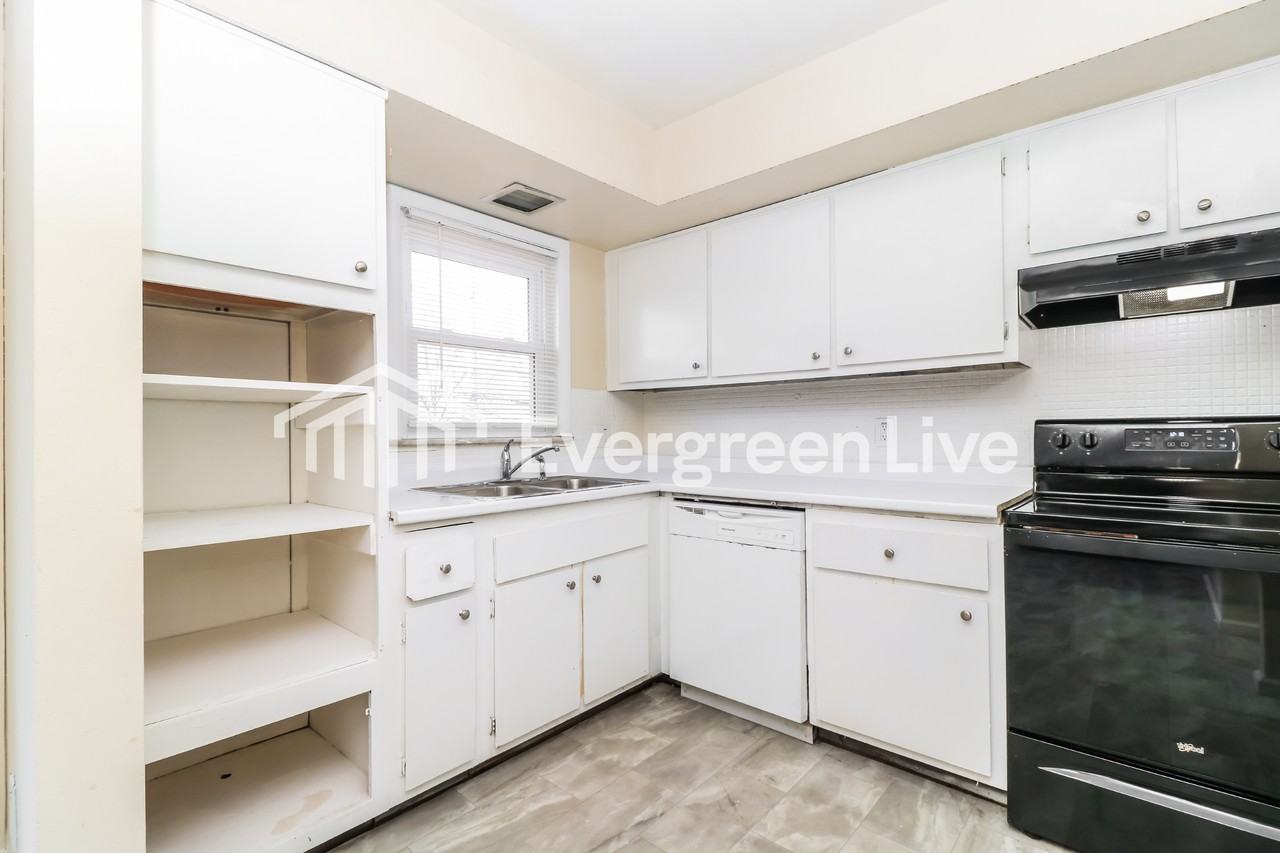 11875 Hidden Lake Dr - Photo 6 of 15