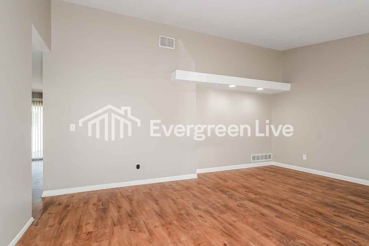 2420 Brook Dr - Photo 3 of 15
