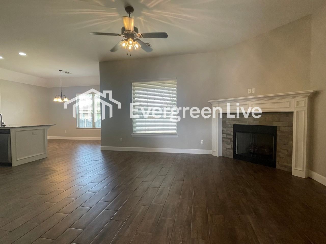 617 S Avery St - Photo 2 of 15