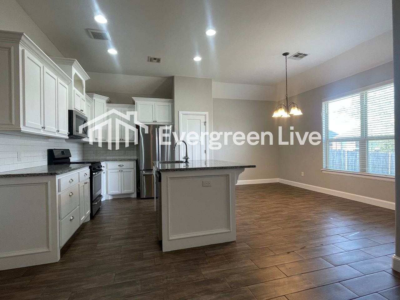 617 S Avery St - Photo 4 of 15