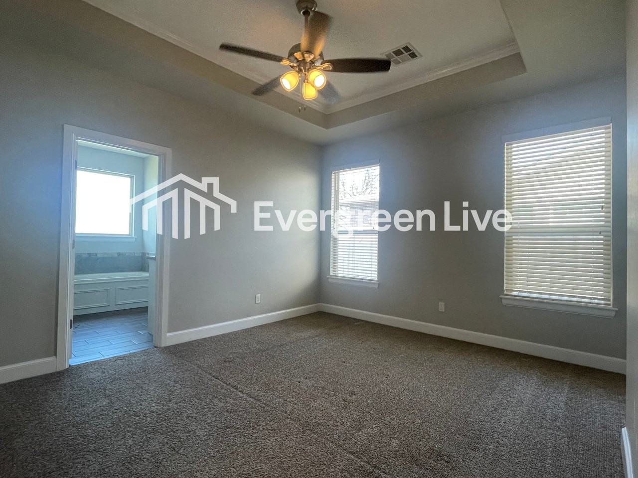 617 S Avery St - Photo 6 of 15