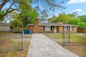 featured image of 4467 Donwood Cir