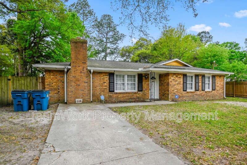 4467 Donwood Cir - Photo 2 of 28