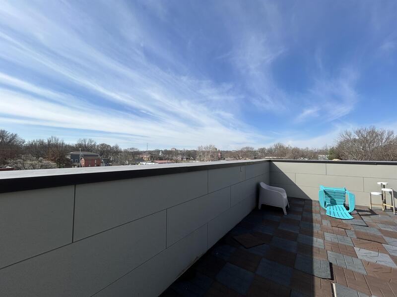 826 Pennsylvania St - Photo 7 of 10