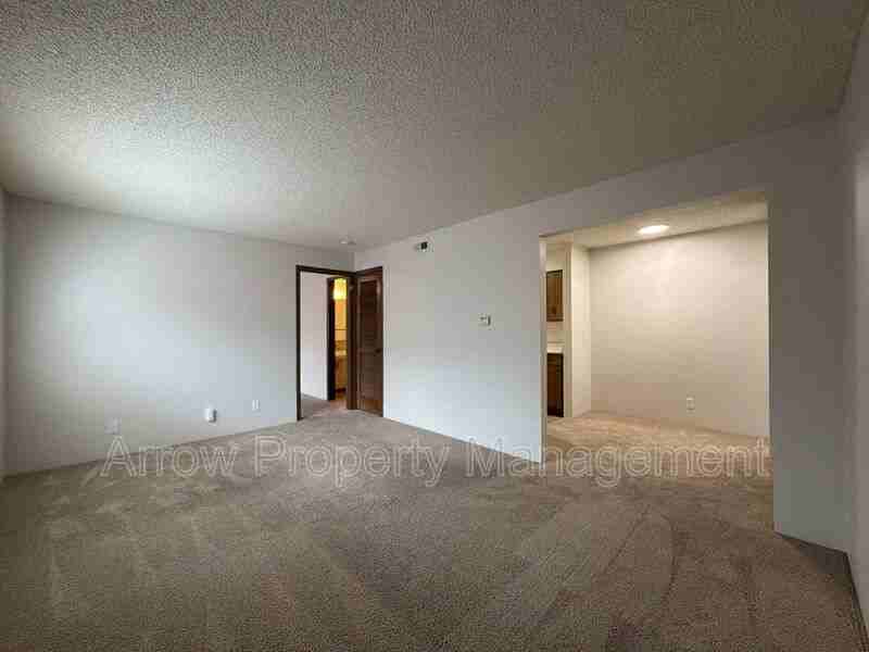 1431 D St - Photo 2 of 9