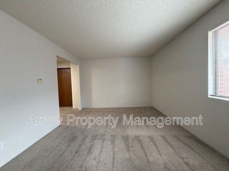 1431 D St - Photo 3 of 9