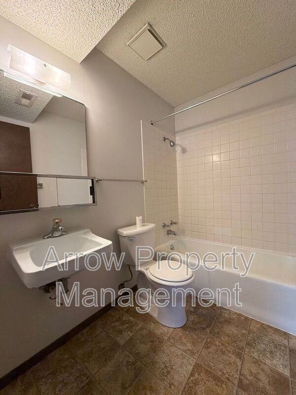 1431 D St - Photo 6 of 9