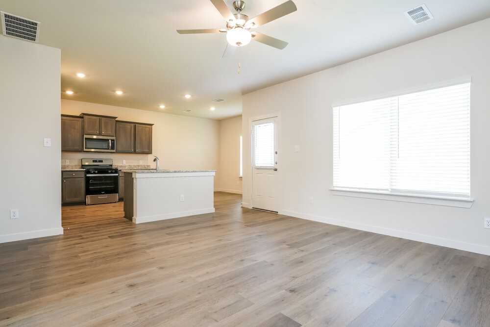 421 Watson Ct - Photo 5 of 26