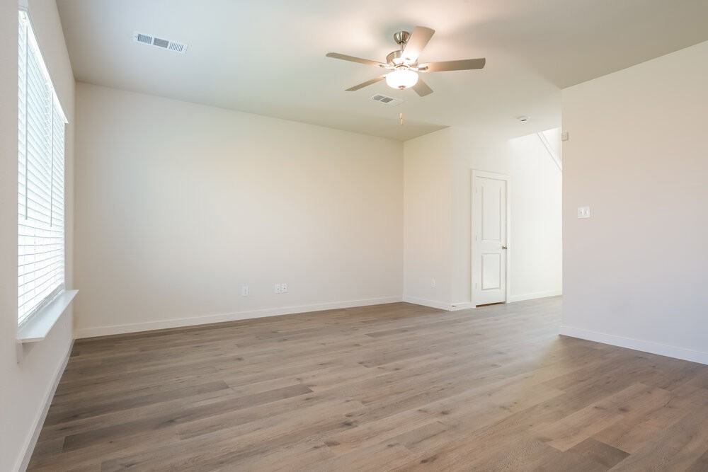 421 Watson Ct - Photo 7 of 26