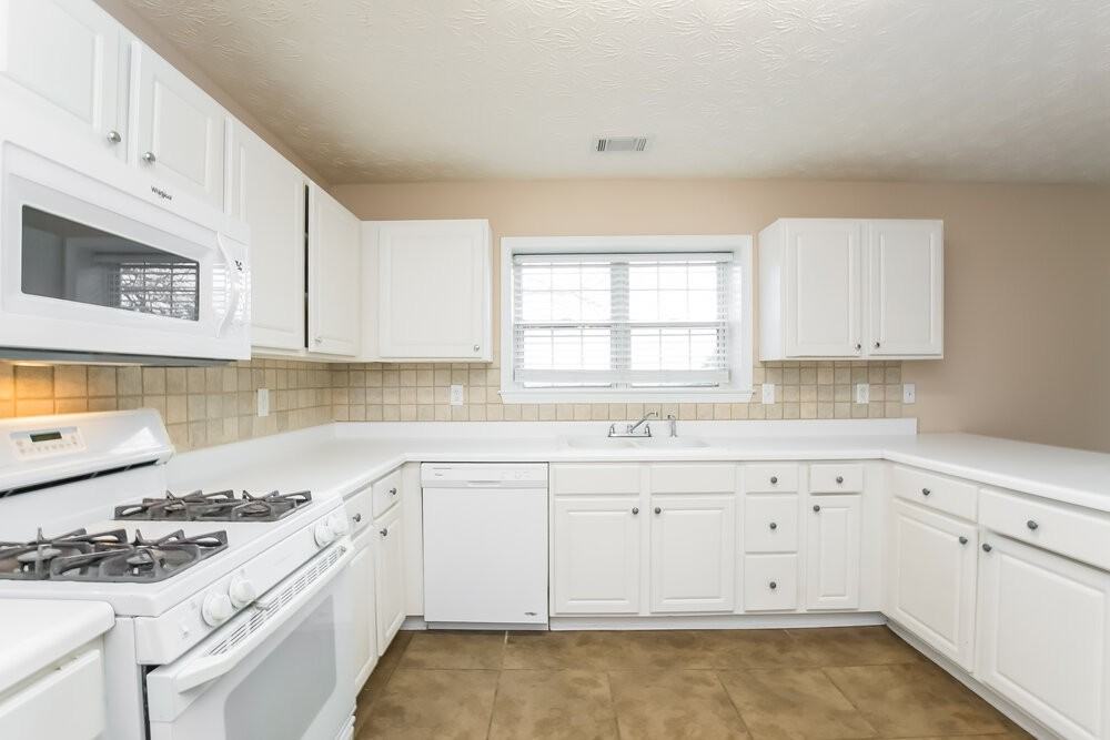 1675 Berrywood Way - Photo 6 of 15