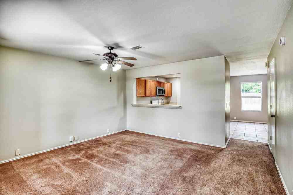 914 Eagles Glide Dr - Photo 5 of 17