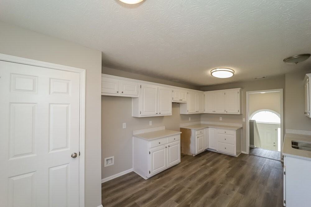 2710 Luke Dr - Photo 5 of 17