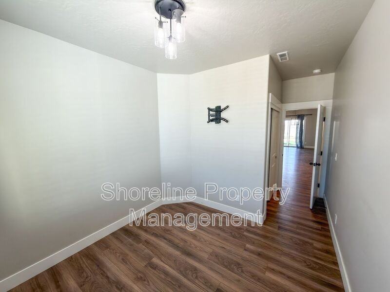 12913 S Salerno Ave - Photo 7 of 46