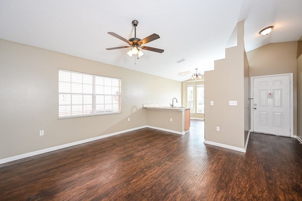 178 Dovetail Ct - Photo 4 of 16