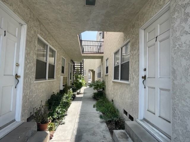 Granada Ave, 34 - Photo 2 of 18