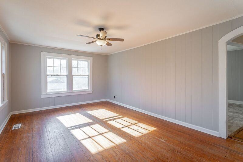 209 S Moss Ave - Photo 2 of 23