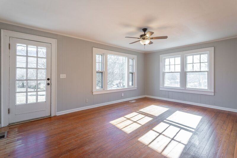 209 S Moss Ave - Photo 3 of 23