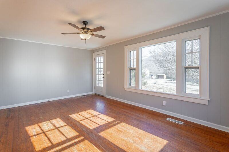 209 S Moss Ave - Photo 4 of 23