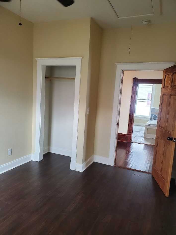 406 East Unaka Avenue - Photo 2 of 16