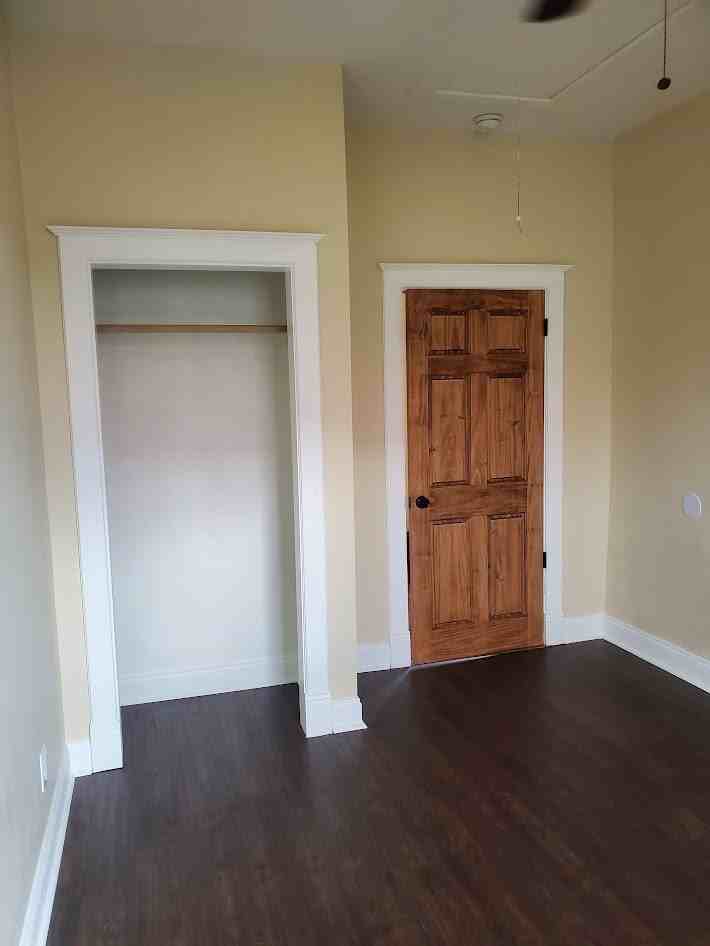 406 East Unaka Avenue - Photo 3 of 16