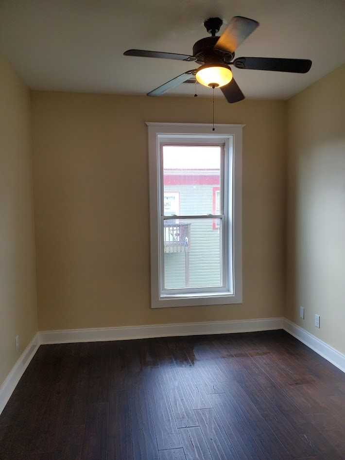 406 East Unaka Avenue - Photo 4 of 16