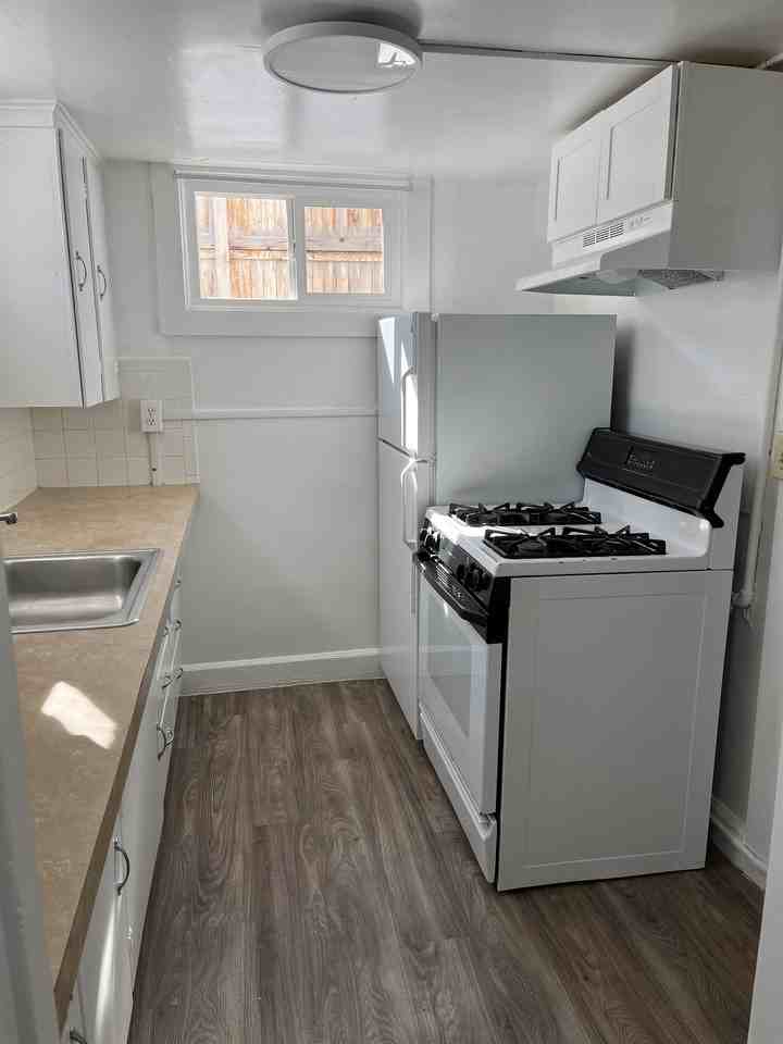 2036 8 Avenue - Photo 4 of 5