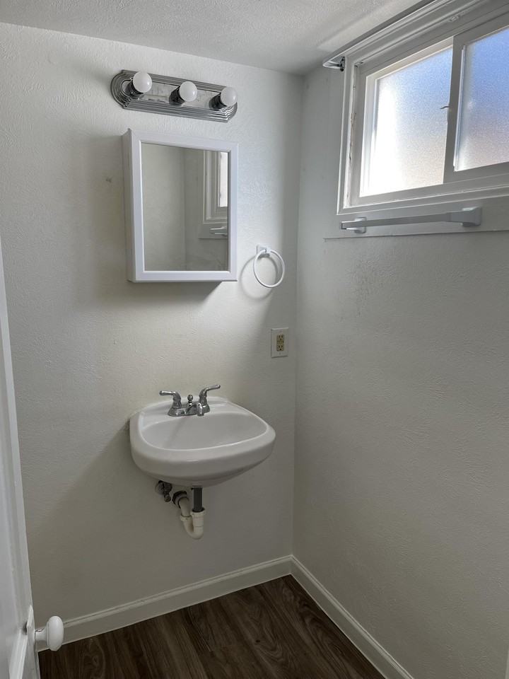 2036 8 Avenue - Photo 5 of 5