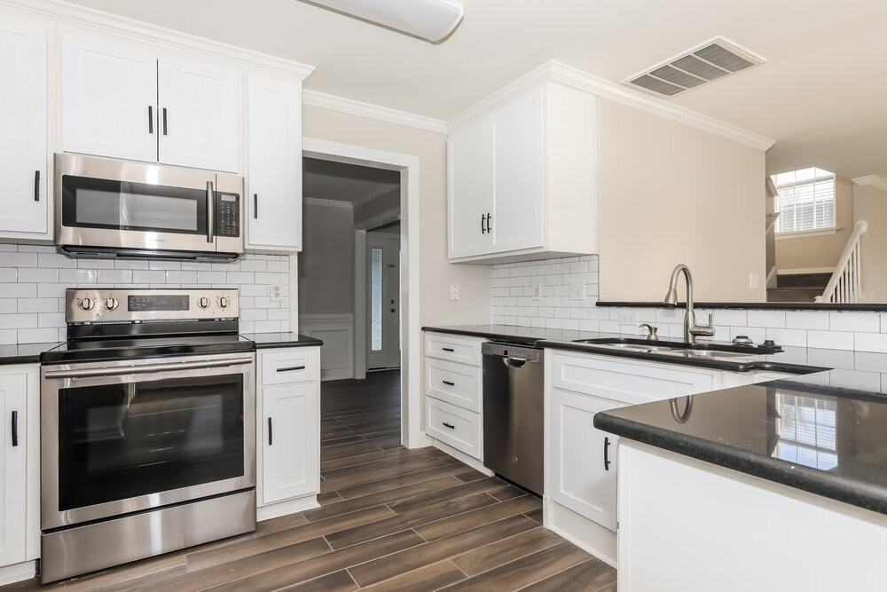 3003 Trellis Ln - Photo 6 of 17