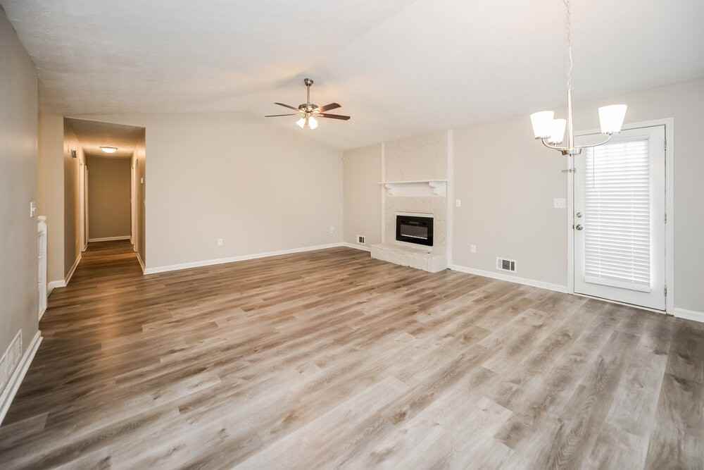 1658 Eric Cir - Photo 4 of 17