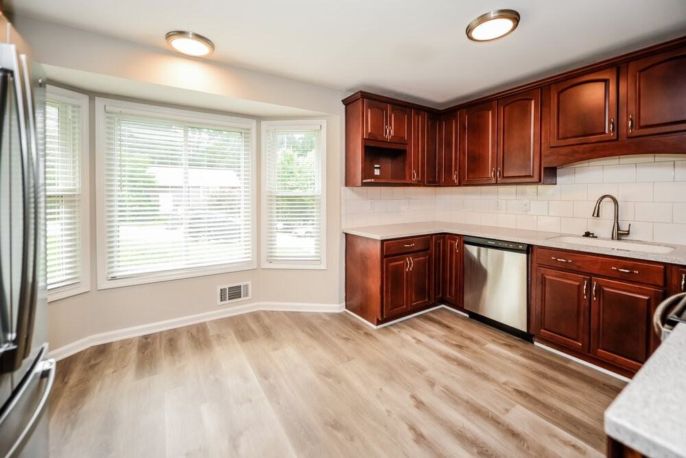 1658 Eric Cir - Photo 6 of 17