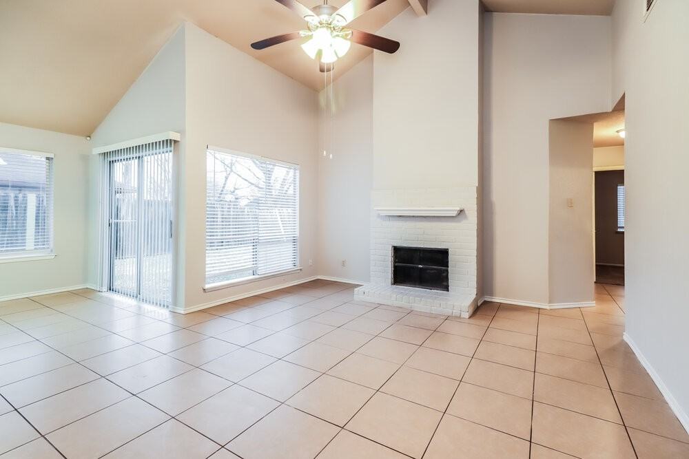 16227 Corsair Rd - Photo 4 of 19