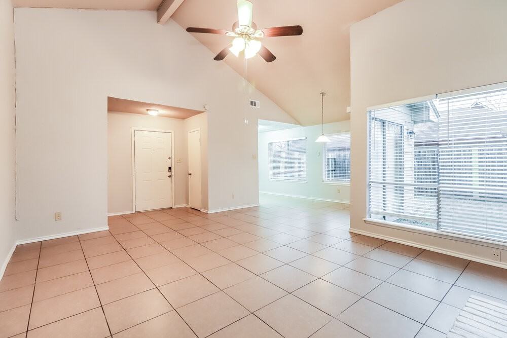 16227 Corsair Rd - Photo 7 of 19