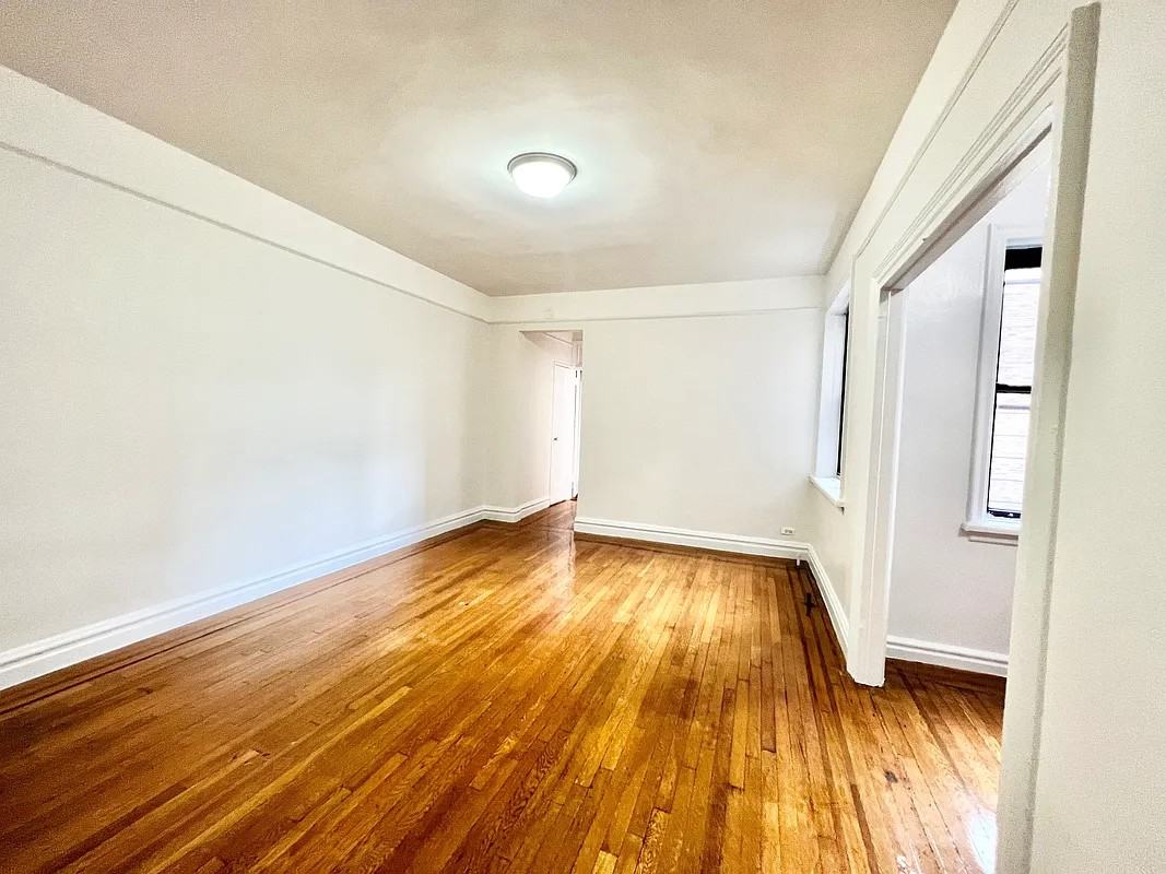 35-64 81st Street #R4M - Photo 6 of 8