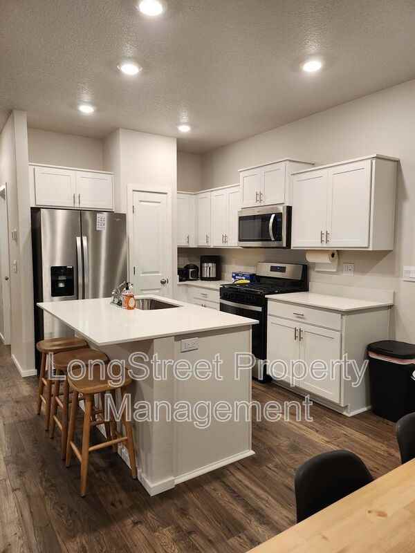 412 Lost Lake St Ne - Photo 3 of 20