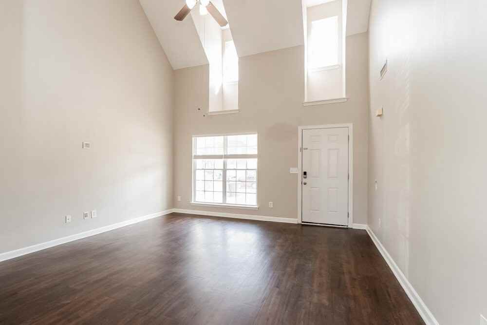 1025 Lakewalk Dr - Photo 5 of 16