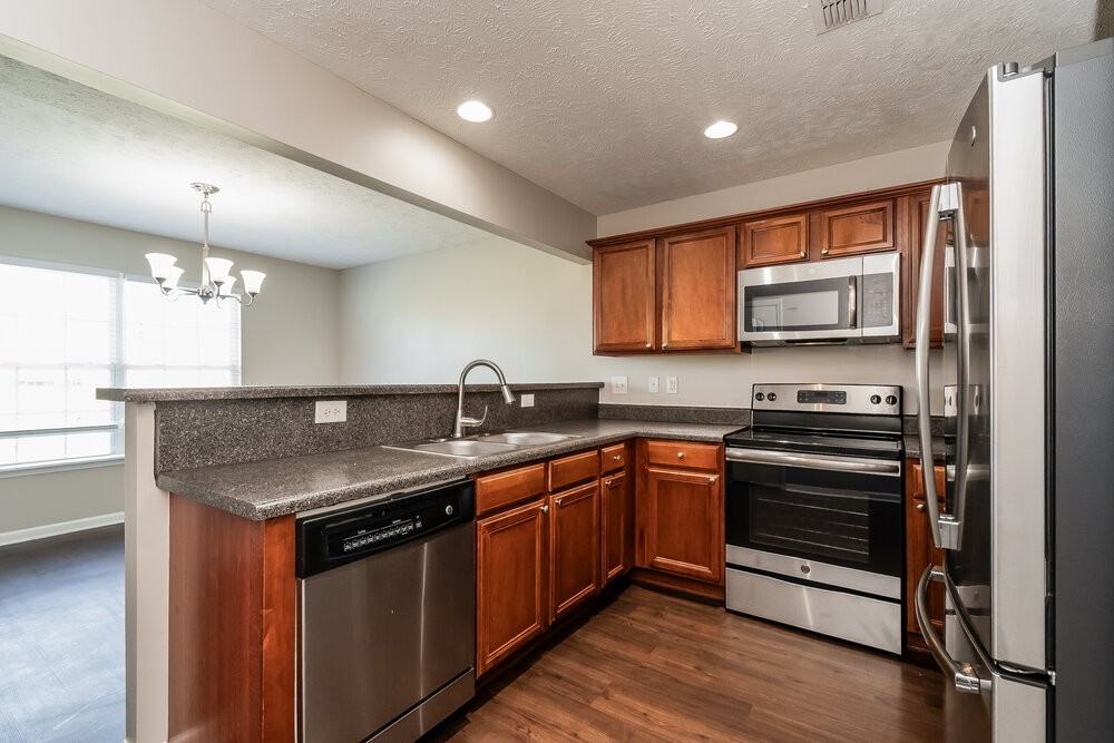 1025 Lakewalk Dr - Photo 7 of 16