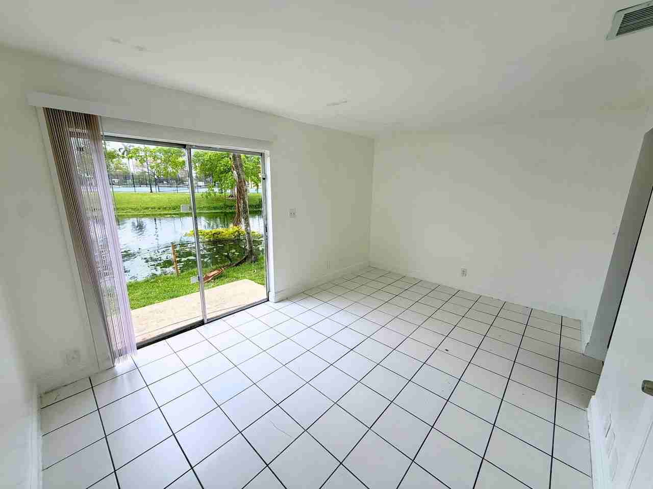 4100 NW 16TH AVE - Photo 4 of 19